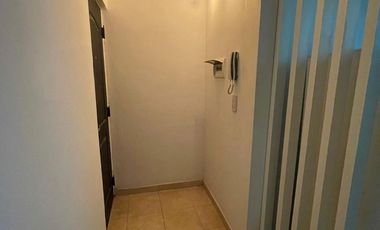 Departamento de ambiente y medio con altillo al contrafrente en Venta en Sarandí