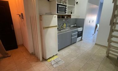 Departamento de ambiente y medio con altillo al contrafrente en Venta en Sarandí