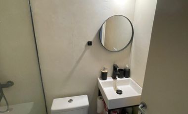 Departamento de ambiente y medio con altillo al contrafrente en Venta en Sarandí