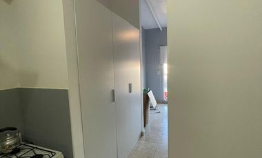 Departamento de ambiente y medio con altillo al contrafrente en Venta en Sarandí