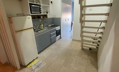 Departamento de ambiente y medio con altillo al contrafrente en Venta en Sarandí
