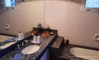 Casa - Quilmes 4 amb Excelente estado en Residencial Exclusivo.