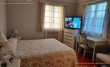 Casa - Quilmes 4 amb Excelente estado en Residencial Exclusivo.