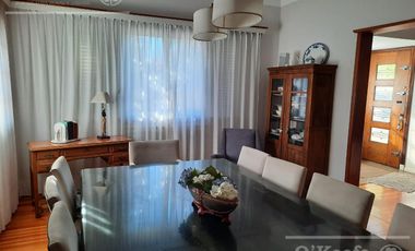 Casa - Quilmes 4 amb Excelente estado en Residencial Exclusivo.
