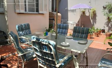 Casa - Quilmes 4 amb Excelente estado en Residencial Exclusivo.