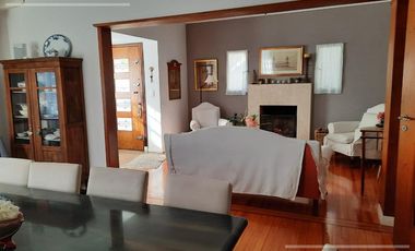 Casa - Quilmes 4 amb Excelente estado en Residencial Exclusivo.