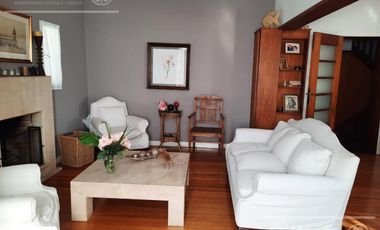 Casa - Quilmes 4 amb Excelente estado en Residencial Exclusivo.
