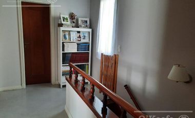 Casa - Quilmes 4 amb Excelente estado en Residencial Exclusivo.
