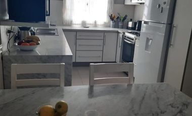 Casa - Quilmes 4 amb Excelente estado en Residencial Exclusivo.