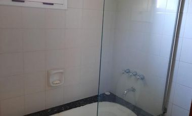 Casa - Quilmes 4 amb Excelente estado en Residencial Exclusivo.