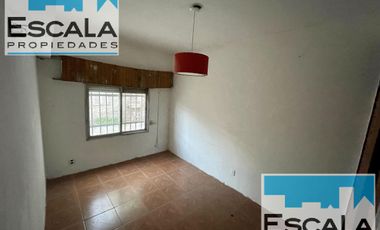 CASA DE 3 DORM CON COCHERA Y PATIO EN VENTA LOMAS DE ALBERDI