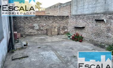 CASA DE 3 DORM CON COCHERA Y PATIO EN VENTA LOMAS DE ALBERDI