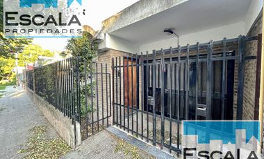 CASA DE 3 DORM CON COCHERA Y PATIO EN VENTA LOMAS DE ALBERDI