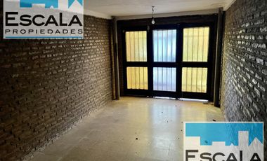 CASA DE 3 DORM CON COCHERA Y PATIO EN VENTA LOMAS DE ALBERDI