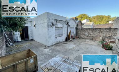 CASA DE 3 DORM CON COCHERA Y PATIO EN VENTA LOMAS DE ALBERDI