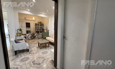DEPARTAMENTO 3 AMBIENTES EN EL CENTRO DE VILLA ADELINA 100 m² Versátiles – Apto Profesional