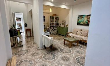 DEPARTAMENTO 3 AMBIENTES EN EL CENTRO DE VILLA ADELINA 100 m² Versátiles – Apto Profesional