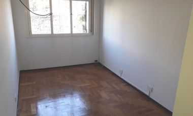Departamento 3 ambientes. Excelente ubicación. Apto crédito. Vicente López.