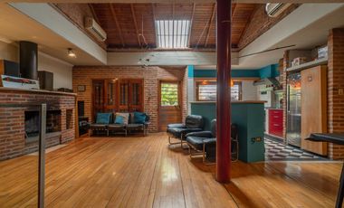 Excelente Casa c/Parrilla  y Deposito ,Taller en Planta baja Lanús Este!