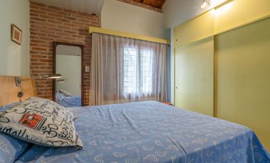 Excelente Casa c/Parrilla  y Deposito ,Taller en Planta baja Lanús Este!