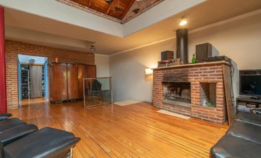 Excelente Casa c/Parrilla  y Deposito ,Taller en Planta baja Lanús Este!