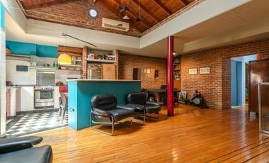 Excelente Casa c/Parrilla  y Deposito ,Taller en Planta baja Lanús Este!