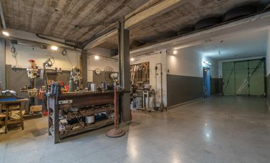Excelente Casa c/Parrilla  y Deposito ,Taller en Planta baja Lanús Este!