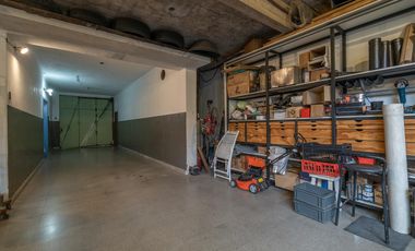 Excelente Casa c/Parrilla  y Deposito ,Taller en Planta baja Lanús Este!
