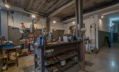 Excelente Casa c/Parrilla  y Deposito ,Taller en Planta baja Lanús Este!