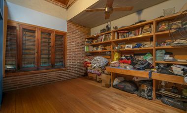 Excelente Casa c/Parrilla  y Deposito ,Taller en Planta baja Lanús Este!