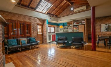 Excelente Casa c/Parrilla  y Deposito ,Taller en Planta baja Lanús Este!
