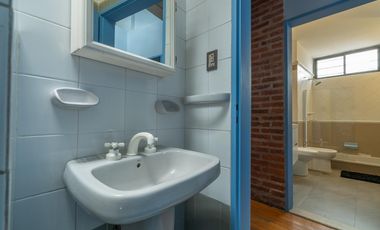 Excelente Casa c/Parrilla  y Deposito ,Taller en Planta baja Lanús Este!