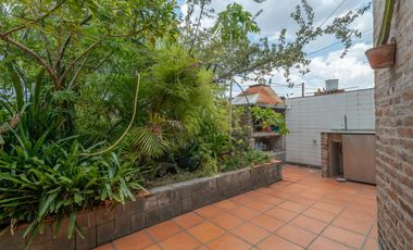 Excelente Casa c/Parrilla  y Deposito ,Taller en Planta baja Lanús Este!