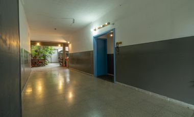 Excelente Casa c/Parrilla  y Deposito ,Taller en Planta baja Lanús Este!