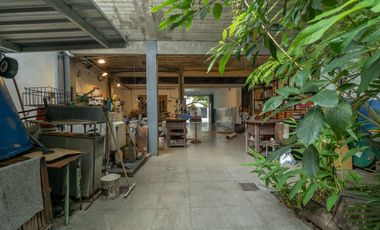 Excelente Casa c/Parrilla  y Deposito ,Taller en Planta baja Lanús Este!