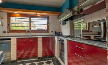 Excelente Casa c/Parrilla  y Deposito ,Taller en Planta baja Lanús Este!