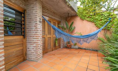 Excelente Casa c/Parrilla  y Deposito ,Taller en Planta baja Lanús Este!