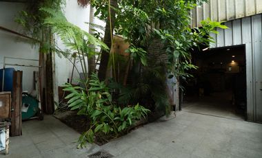 Excelente Casa c/Parrilla  y Deposito ,Taller en Planta baja Lanús Este!