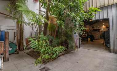 Excelente Casa c/Parrilla  y Deposito ,Taller en Planta baja Lanús Este!