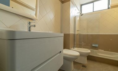 Excelente Casa c/Parrilla  y Deposito ,Taller en Planta baja Lanús Este!
