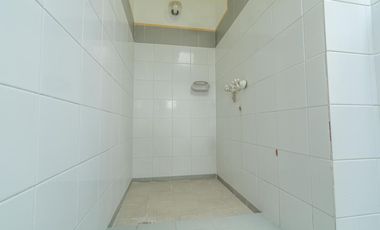 Excelente Casa c/Parrilla  y Deposito ,Taller en Planta baja Lanús Este!