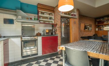 Excelente Casa c/Parrilla  y Deposito ,Taller en Planta baja Lanús Este!