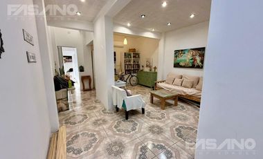 DEPARTAMENTO 3 AMBIENTES EN EL CENTRO DE VILLA ADELINA 100 m² Versátiles – Apto Profesional