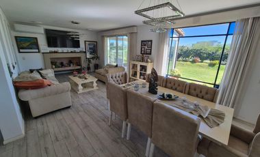Venta de Casa en  Barrio Vistas puertos del lago 5 ambientes