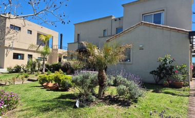 Venta de Casa en  Barrio Vistas puertos del lago 5 ambientes