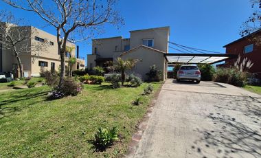 Venta de Casa en  Barrio Vistas puertos del lago 5 ambientes