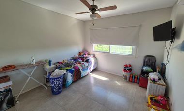 Venta de Casa en  Barrio Vistas puertos del lago 5 ambientes