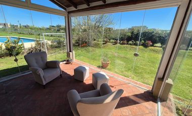 Venta de Casa en  Barrio Vistas puertos del lago 5 ambientes
