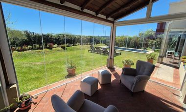 Venta de Casa en  Barrio Vistas puertos del lago 5 ambientes