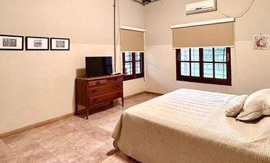 Calida Casa Estilo Chalet en Venta -Chacras de Benitez-